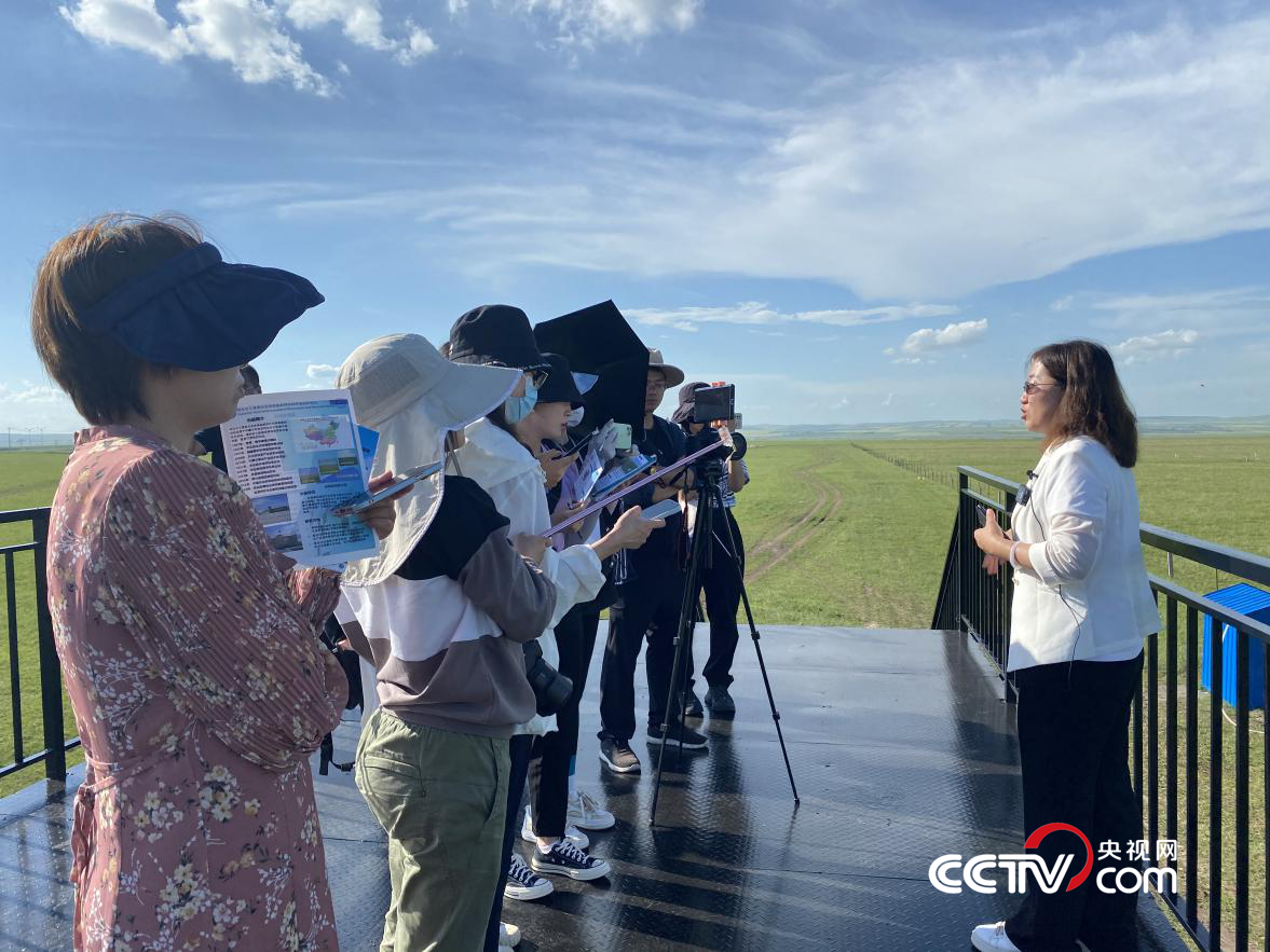 （闫瑞瑞在接受采访 央视网记者 于晓丹 摄）