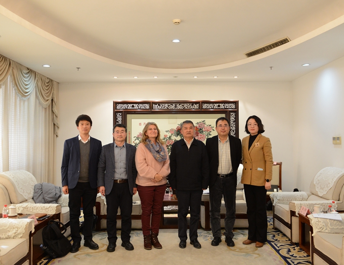 会见非洲科学院.jpg